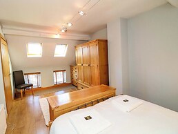 6 Brook Court
