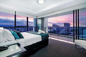 Broadbeach Skyline 3 Bedroom Retreat