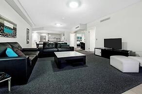 Broadbeach Skyline 3 Bedroom Retreat