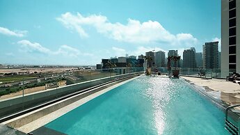 Nobles Suites by Hostiva - City View
