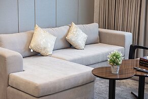 Nobles Suites by Hostiva - City View
