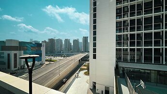 Nobles Suites by Hostiva - City View