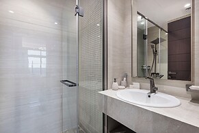 Nobles Suites by Hostiva - City View