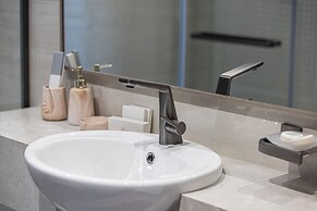 Nobles Suites by Hostiva - City View