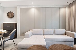 Nobles Suites by Hostiva - City View