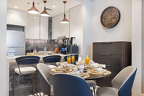 Nobles Suites by Hostiva - City View