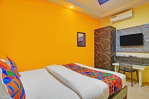 Fabhotel Broad Way Inn