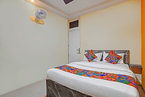 Fabhotel Broad Way Inn
