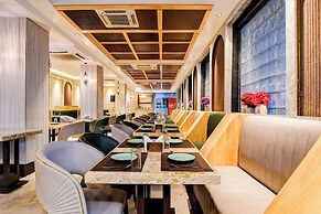 Fabhotel Aafreen International