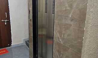 Fabhotel White House I