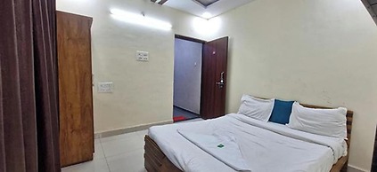 Fabhotel White House I