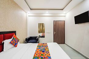 Fabhotel Novis House