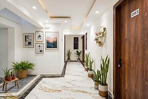 Fabhotel Golden Inn