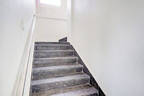 Fabhotel Radha Rani Residency