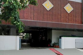 Fabhotel Radha Rani Residency