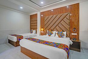 Fabhotel Small Daddy Plus