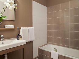 Comfort Triple Room Near Geneva