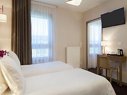 Comfort Triple Room Near Geneva