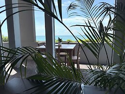 Goalie Beachfront Resort