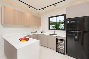 Villa Plunge Modern with Private Pool