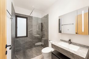 Villa Plunge Modern with Private Pool