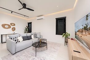 Villa Plunge Modern with Private Pool