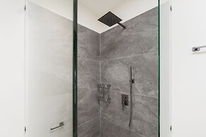 Villa Plunge Modern with Private Pool