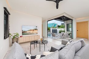 Villa Plunge Modern with Private Pool