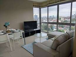 Large High Floor, Best Pool and Great Location