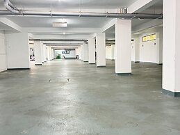 The Colonial Courtyard