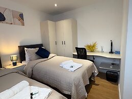 Modern and Spacious 3 Bed Retreat - Bracknell