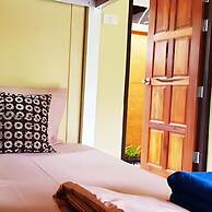 Baan Hinlad Home and Hostel