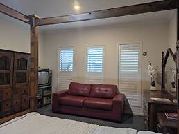 Cosy Spacious Hill Holiday Home