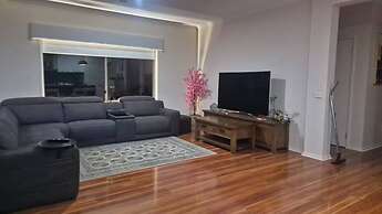 Cosy Spacious Hill Holiday Home