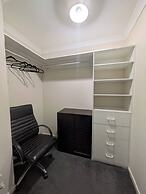 Cosy Spacious Hill Holiday Home