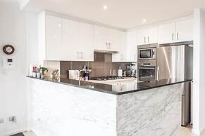 Gorgeous 2-bed Unit Near Riverside Parks