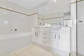 Gorgeous 2-bed Unit Near Riverside Parks