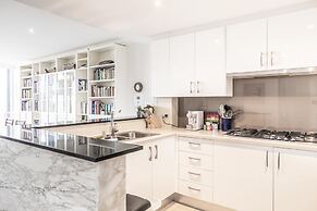 Gorgeous 2-bed Unit Near Riverside Parks