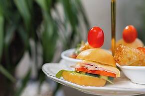Sea Front Apartment & Spa Da Nang