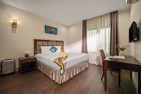 Sea Front Apartment & Spa Da Nang
