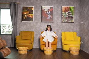 Sea Front Apartment & Spa Da Nang