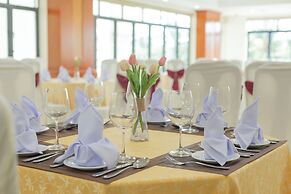 Sea Front Apartment & Spa Da Nang