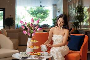Sea Front Apartment & Spa Da Nang