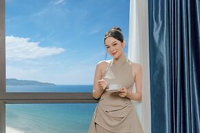 Sea Front Apartment & Spa Da Nang