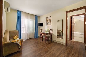 Sea Front Apartment & Spa Da Nang