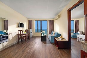 Sea Front Apartment & Spa Da Nang