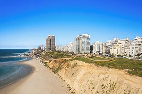 Netanya Beach & Pool Stay by Sea N' Rent