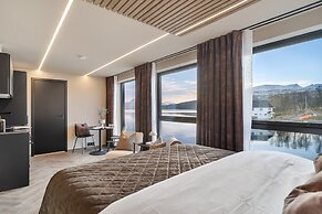Steam Pier Adventure Hotel