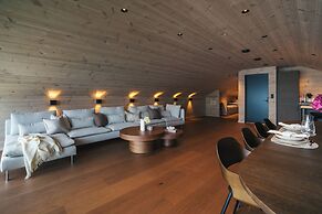 Steam Pier Adventure Hotel