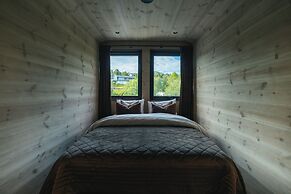 Steam Pier Adventure Hotel